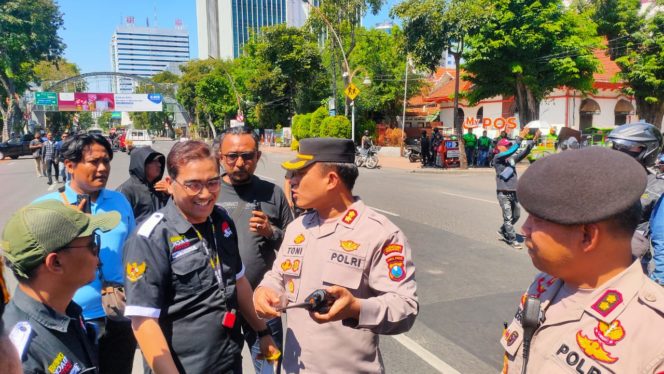 
 950 Personel Gabungan Diterjunkan, Polrestabes Surabaya Amankan Demo Ojol