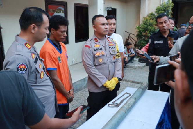 
 Pria Ini Diciduk Polisi karena Curi Tiang PJU yang Membuat Taman PUPR Gelap