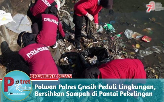 
 Polwan Polres Gresik Peduli Lingkungan, Bersihkan Sampah di Pantai Pekelingan