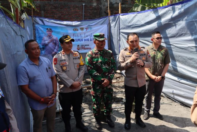 
 Polri Peduli, Polrestabes Surabaya Berikan Bantuan Sumur Bor Dan Pompa Air