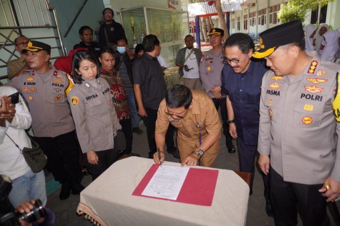 
 Usai Mediasi Di Polrestabes Surabaya, Gerbang SMK Prapanca Dibuka