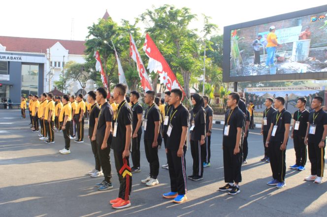 
 Jaga Kebugaran, Personel Polrestabes Surabaya Gelar Olahraga Rutin Setiap Sabtu Pagi