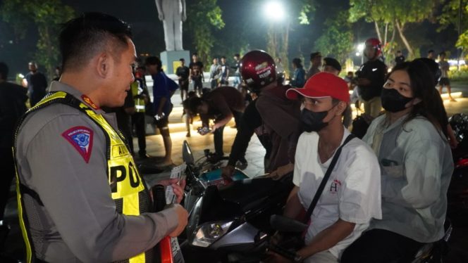 
 Dua Pemuda Nekat Loncat Dari Motor Karena Bawa Narkoba