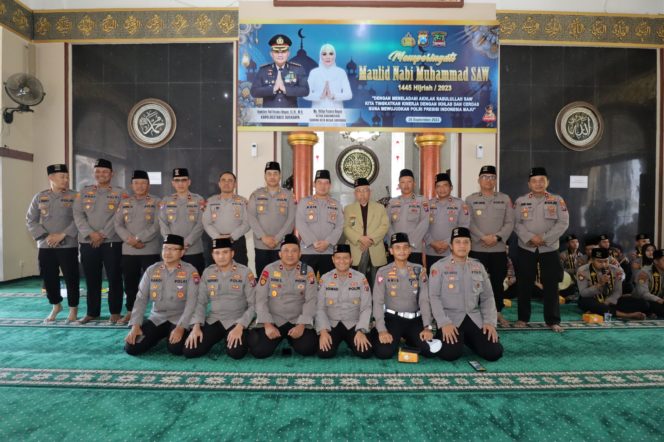 
 Polrestabes Surabaya Gelar Peringatan Maulid Nabi Muhammad SAW