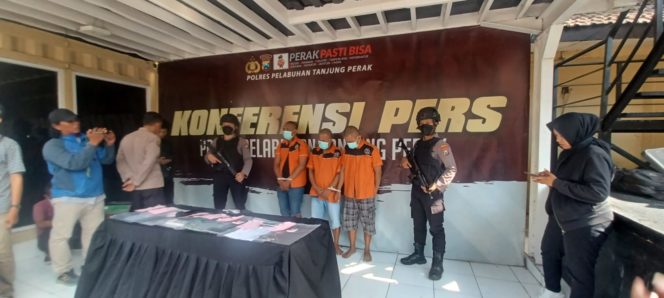 
 Unit Resmob Polres Pelabuhan Tanjung Perak Ringkus Komplotan Pemeras & Penipu