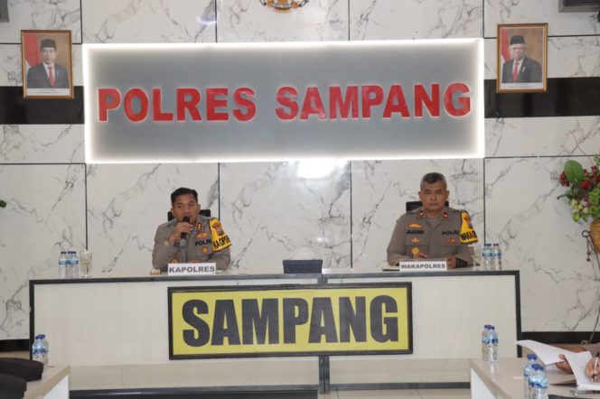 
 Kapolres Sampang Perintahkan Anggotanya Netral Dalam Pemilu Tahun 2024