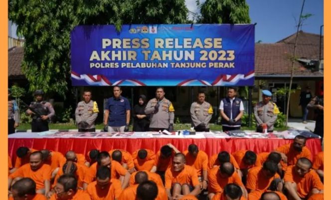 
 Polres Pelabuhan Tanjung Perak, Gelar Konferensi Pers Pencapain Kinerja di Akhir Tahun 2023