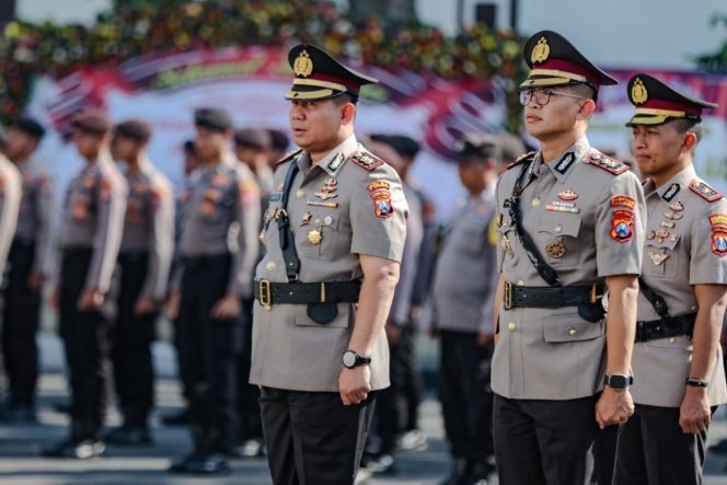 
 Upacara Serah Terima Jabatan Wakapolrestabes Surabaya, Kapolsek Jajaran dan Pelantikan Kasat Resnarkoba Polrestabes Surabaya