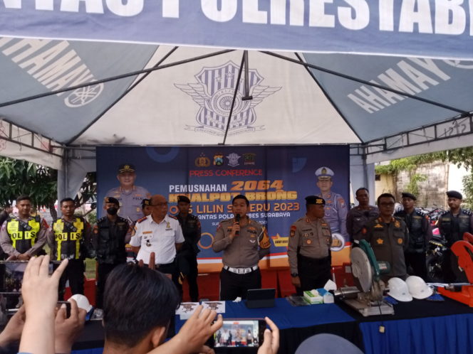 
 Satlantas Polrestabes Surabaya Melakukan Pemusnahan Barang Bukti Knalpot Brong