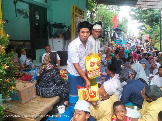 
 Rutinitas Santunan Anak Yatim Piatu dan Janda Tua yang Bertempat di Cumpat Kulon Baru