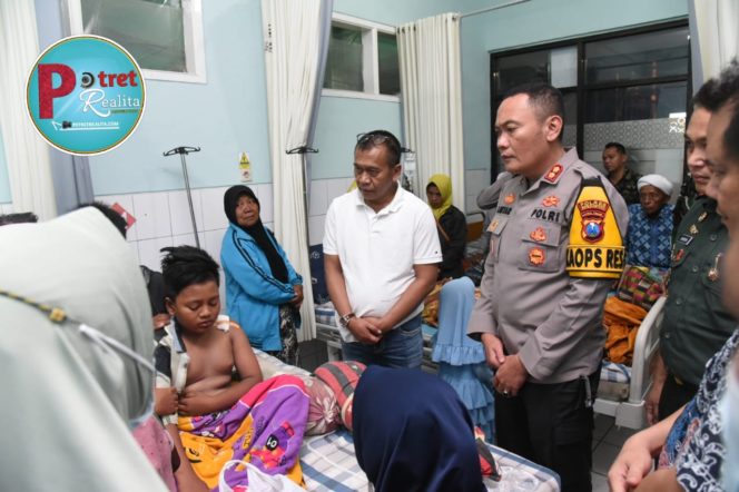 
 Kapolres Bondowoso Bersama Forkopimda Sambangi Korban dan Lokasi Terdampak Puting Beliung