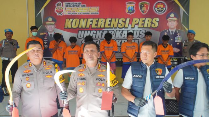 
 10 Orang Anggota Gangster Konvoi Bersajam, Berhasil Diamankan Polisi