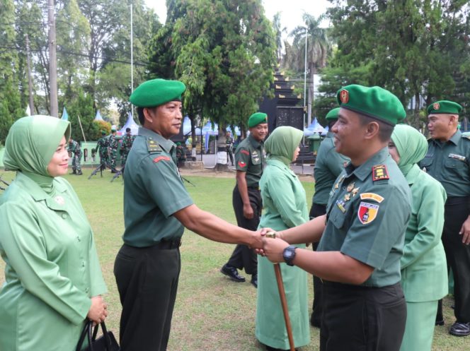 
 Dandim 0829/Bangkalan Pimpin Upacara Kenaikan Pangkat 19 Prajurit