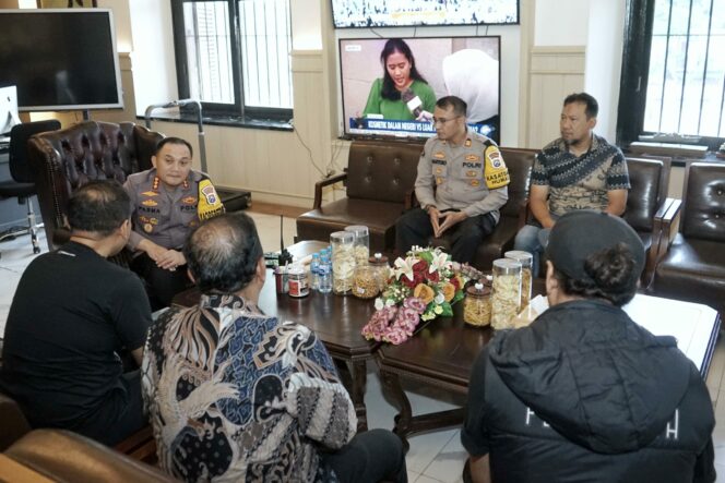 
 Official Persebaya Apresiasi Polrestabes Surabaya Dalam Pengamanan Pertandingan Liga 1