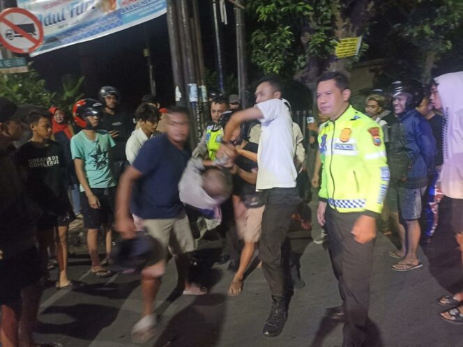
 Polisi Amankan ODGJ yang Membahayakan dan Ganggu Warga di Jember