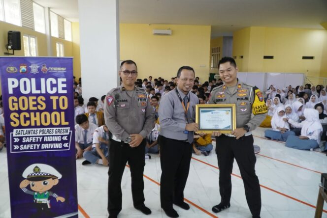 
 Police Goes to School di SMA Muhammadiyah 1 Gresik, Tanamkan Kesadaran Tertib Lalu Lintas Sejak Dini