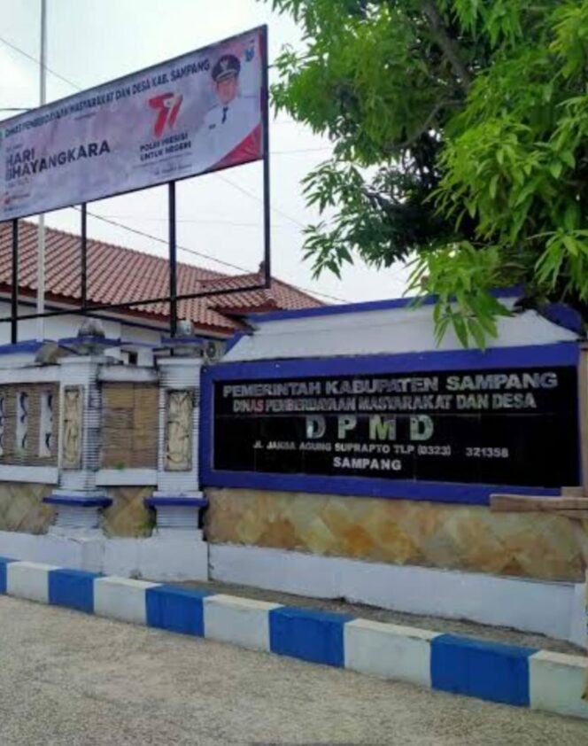 
 Diduga Kurang Beretika, Oknum ASN DPMD Sampang Dikeluhkan