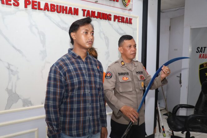 
 Polisi Amankan Pemuda Ketua Gangster Durian Runtuh Beserta 23 Senjata Tajam