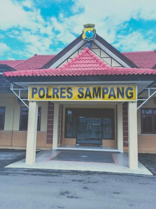 
 Kinerja dan Profesional Polres Sampang Disorot, Kasus Penggelapan Honor BPD Desa Karang Gayam Mangkrak