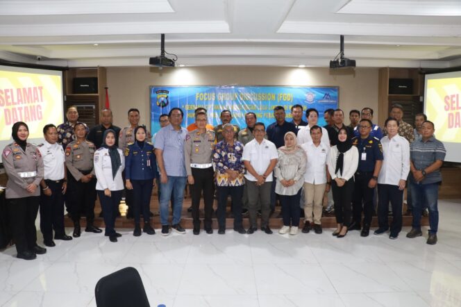 
 Tekan Angka Laka Lantas, Polres Pelabuhan Tanjung Perak Gelar FGD