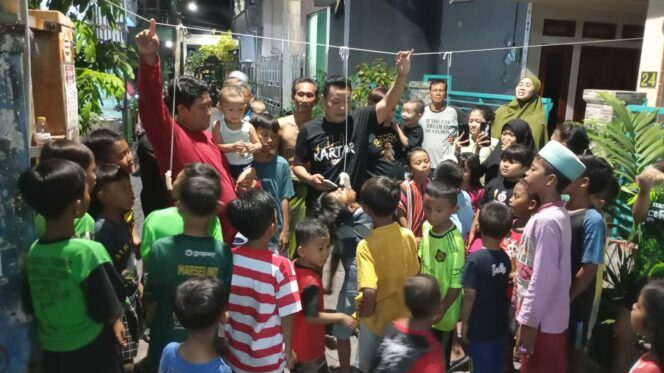 
 Meriahkan Hari Kemerdekaan, Warga Sidonipah RT 5 RW 2 Gelar Lomba Makan Kerupuk