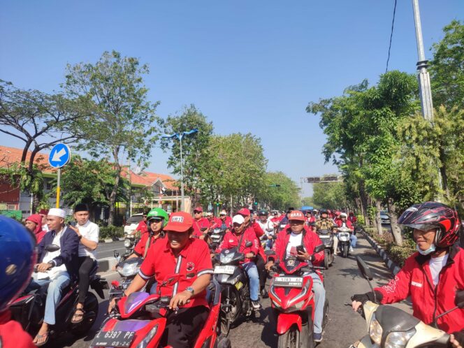 
 Terpilihnya Abah Budi Leksono, Ratusan Bulek’s 99 Community Iring-Iringan Ke DPRD Kota Surabaya