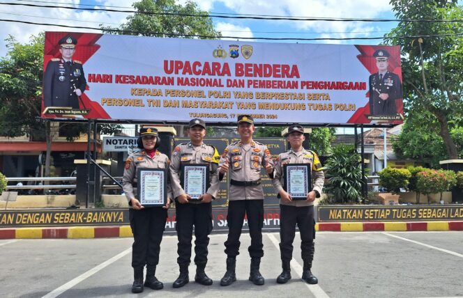 
 Kapolsek Karangrejo, Terima Penghargaan Dari Kapolres Tulungagung