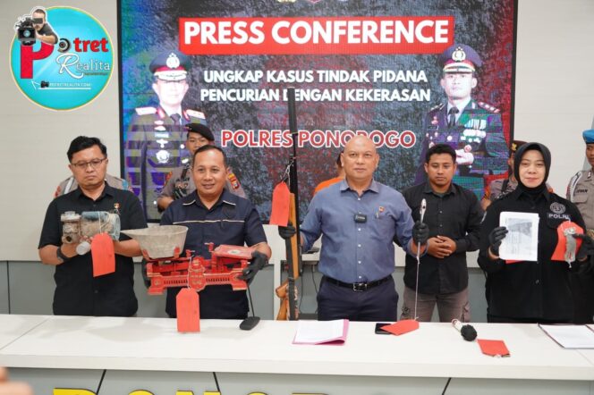 
 Polres Ponorogo Berhasil Amankan Tersangka Pencuri yang Pukul Korban Pakai Kunci Inggris