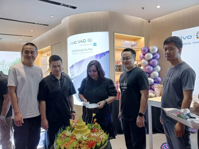 
 Grand Opening Vivo V40 Lite Di Hacom Store WTC Surabaya