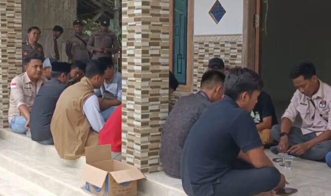 
 Warga Gunung Rancak Unjuk Rasa Di Kantor PPS, Tuntut Pemindahan TPS