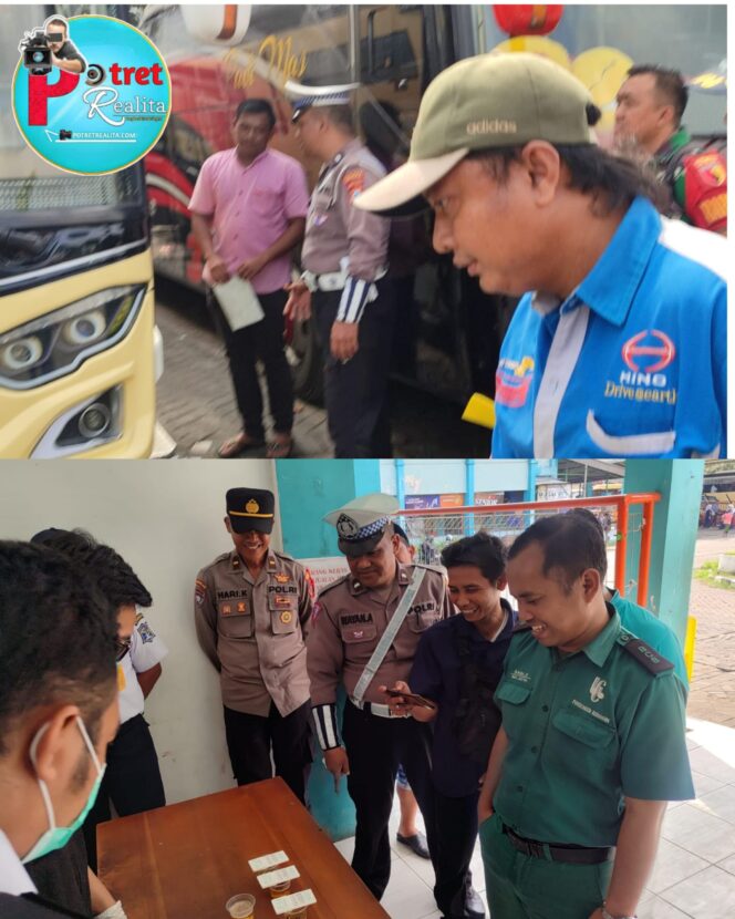 
 Cegah Kecelakaan Lalu Lintas Polres Tanjung Perak Lakukan Ramcek dan Tes Urine Sopir Bus Pariwisata di Terminal Ampel