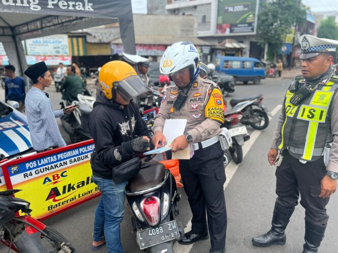 
 Dalam Rangka Operasi Keselamat Semeru 2025, Satlantas Polres Pelabuhan Tanjung Perak Tindak 115 Pelanggar Lalin