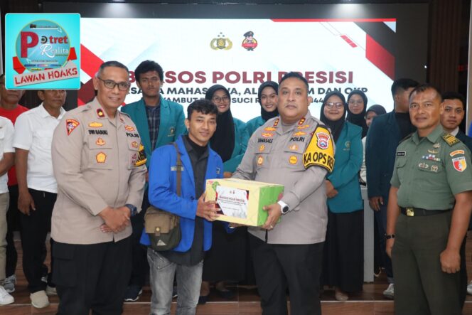 
 Kapolres Pelabuhan Tanjung Perak Gelar Bakti Sosial Sambut Ramadan Bersama Mahasiswa dan OKP di Surabaya