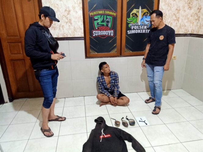 
 AH Tak Berkutik Saat Disergap Tim Anti Bandit Unit Reskrim Polsek Simokerto