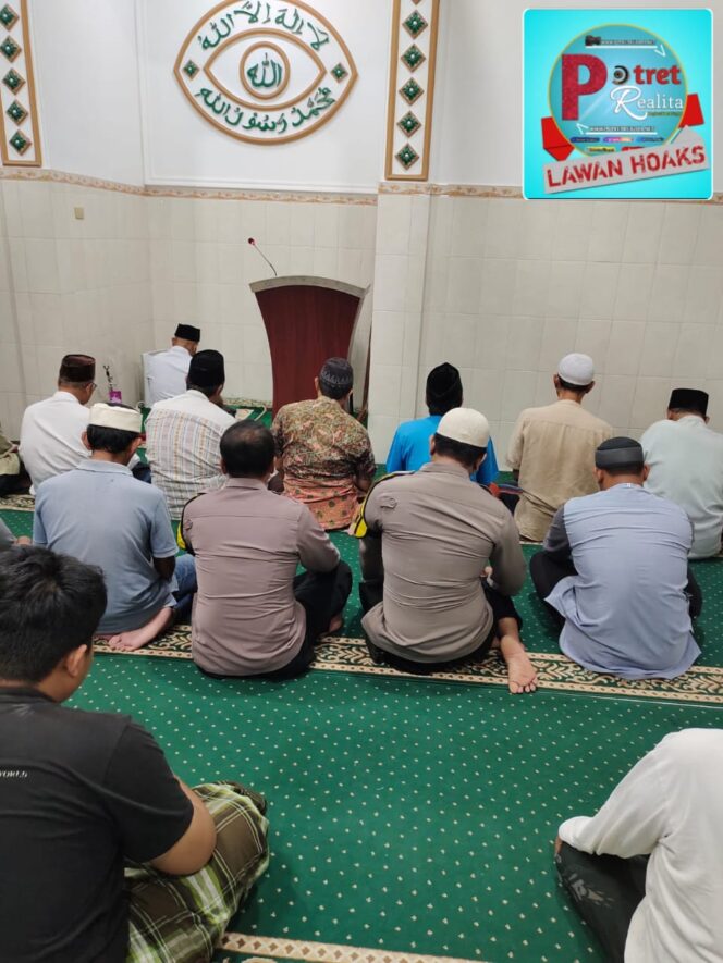 
 Makmurkan Masjid: Polsek kenjeran Laksanakan Sholat Subuh Berjamaah di Masjid Wali Songo Jl. Nambangan Surabaya