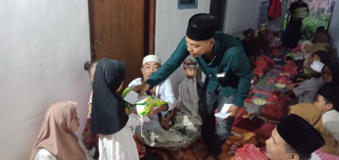 
 Media Liputan Jatim Bersatu Bagikan Takjil dan Santuni Anak Yatim