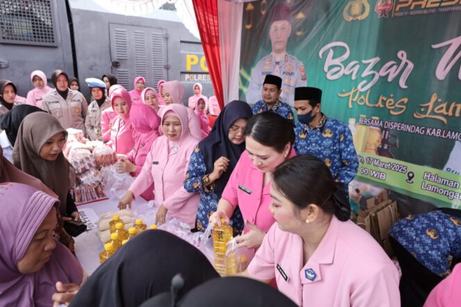 
 Polres Lamongan Gandeng Disperindag Gelar Bazar Ramadhan Murah