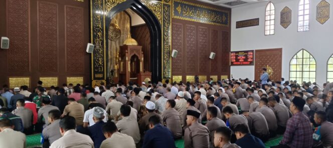 
 Polda Jatim Gelar Shalat Gaib Wujud Empati Atas Gugurnya 3 Anggota Dalam Tugas di Way Kanan Lampung