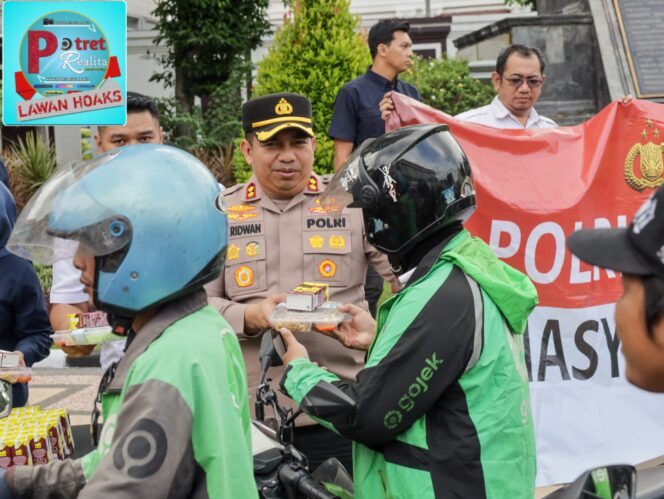 
 Berkah Ramadan Kapolrestabes Surabaya Bagikan 300 Paket Takjil