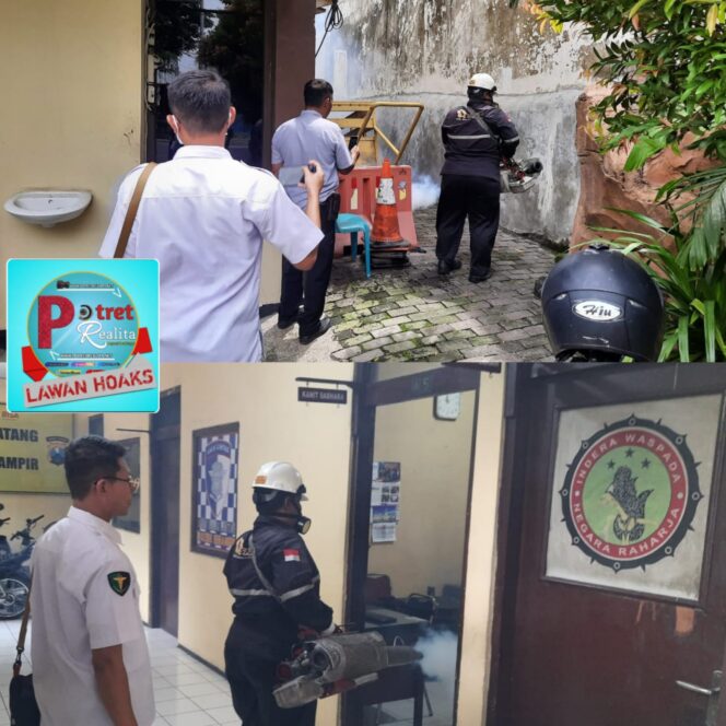 
 Cegah Demam Berdarah, Polres Pelabuhan Tanjung Perak Gencarkan Fogging DBD di Mako dan Polsek Jajaran