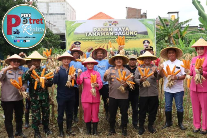 
 Polres Pelabuhan Tanjung Perak Panen Raya Jagung Tahap 7, Perkuat Ketahanan Pangan Menuju Indonesia Emas