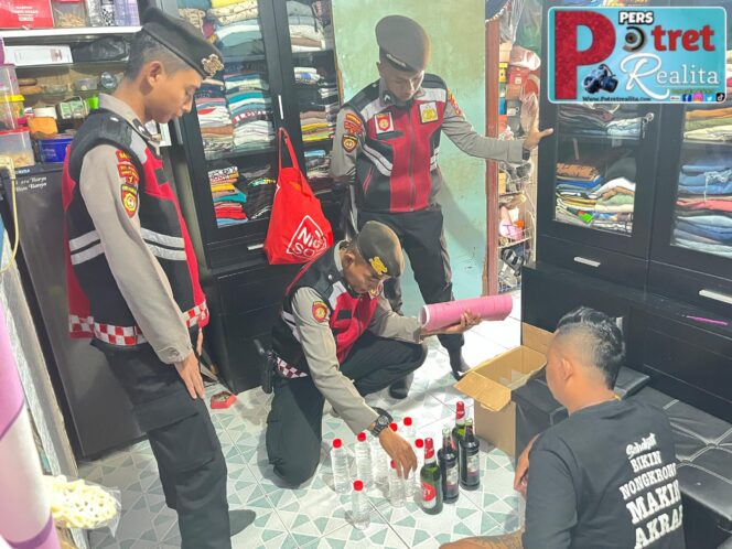 
 Polisi Gelar Razia Miras di Probolinggo Jaga Kondusifitas Jelang Libur Waisak
