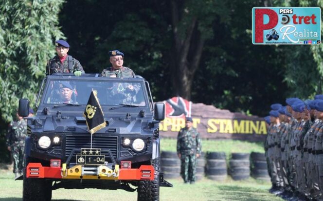 
 Kalemdiklat Polri Pimpin Penutupan Dikbangspes Dasar Brimob Mahasiswa STIK Angkatan 83 TA 2025 di Watukosek