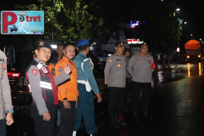 
 Cegah Premanisme dan Kejahatan Jalanan, Polres Pelabuhan Tanjung Perak Gelar  Patroli Gabungan TNI – Polri