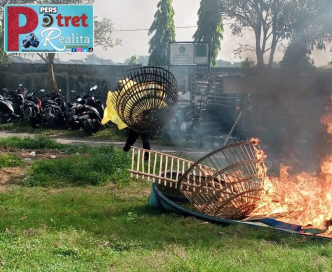 
 Polisi Bongkar Arena Judi Sabung Ayam di TPS Ngaglik Sidoarjo