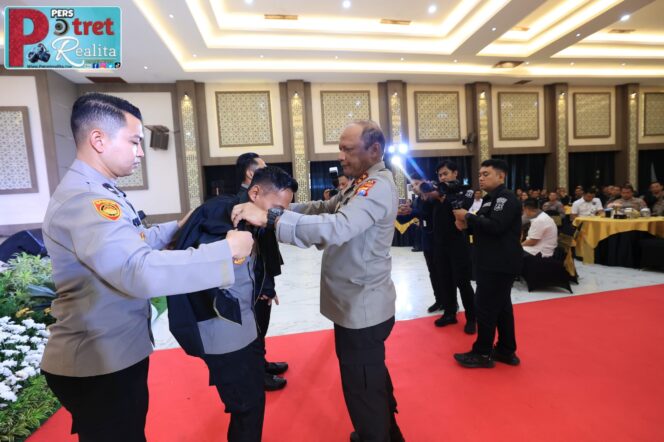 
 Kapolda Jatim Buka Rakernis Bidang Humas Dukung Transformasi Komunikasi Polri di Era Digital