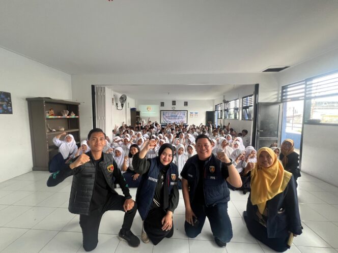 
 Polres Pelabuhan Tanjung Perak Gencar Sosialisasi Bahaya Kenakalan Remaja di Sekolah
