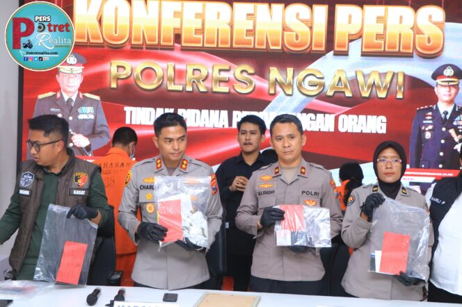 
 Polres Ngawi Berhasil Ungkap Kasus TPPO Dalih Adopsi 4 Tersangka Diamankan