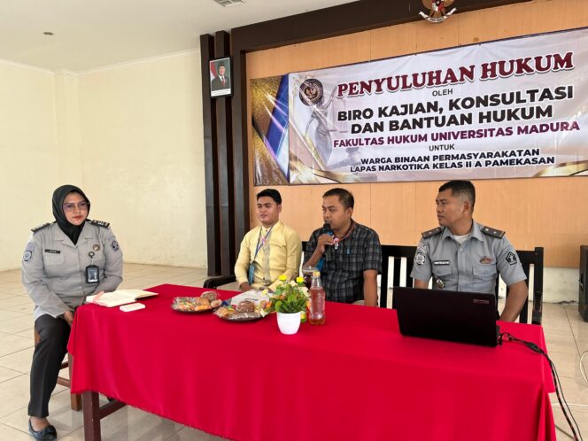 
 Wujudkan Kerja Sama Edukasi Hukum, Lapas Narkotika Pamekasan Gandeng BKKBH FH UNIRA Gelar Penyuluhan Hukum untuk WBP