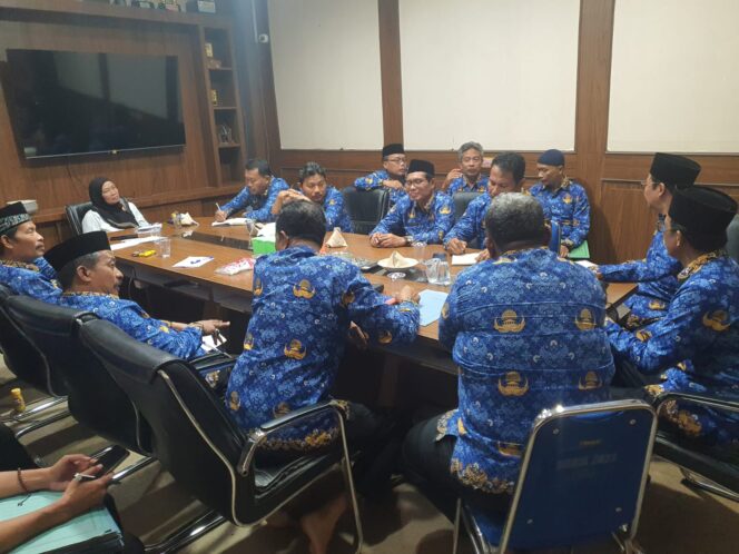
 Kadisdik Panggil Semua Korbid Di Sampang  Klarifikasi Terkait Dugaan Pungli Di 3 Korbid Kecamatan Tunjangan Sertifikasi Guru PNS